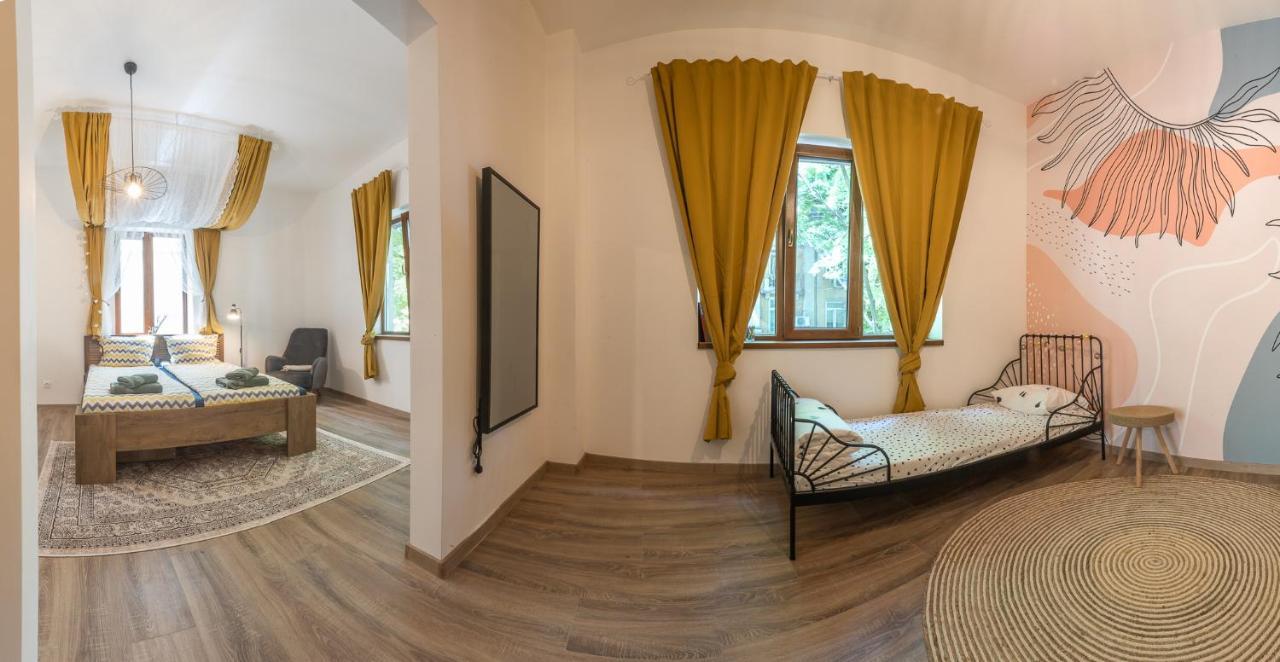 Linden House - A Lovely Apartment In Central 바르나 외부 사진