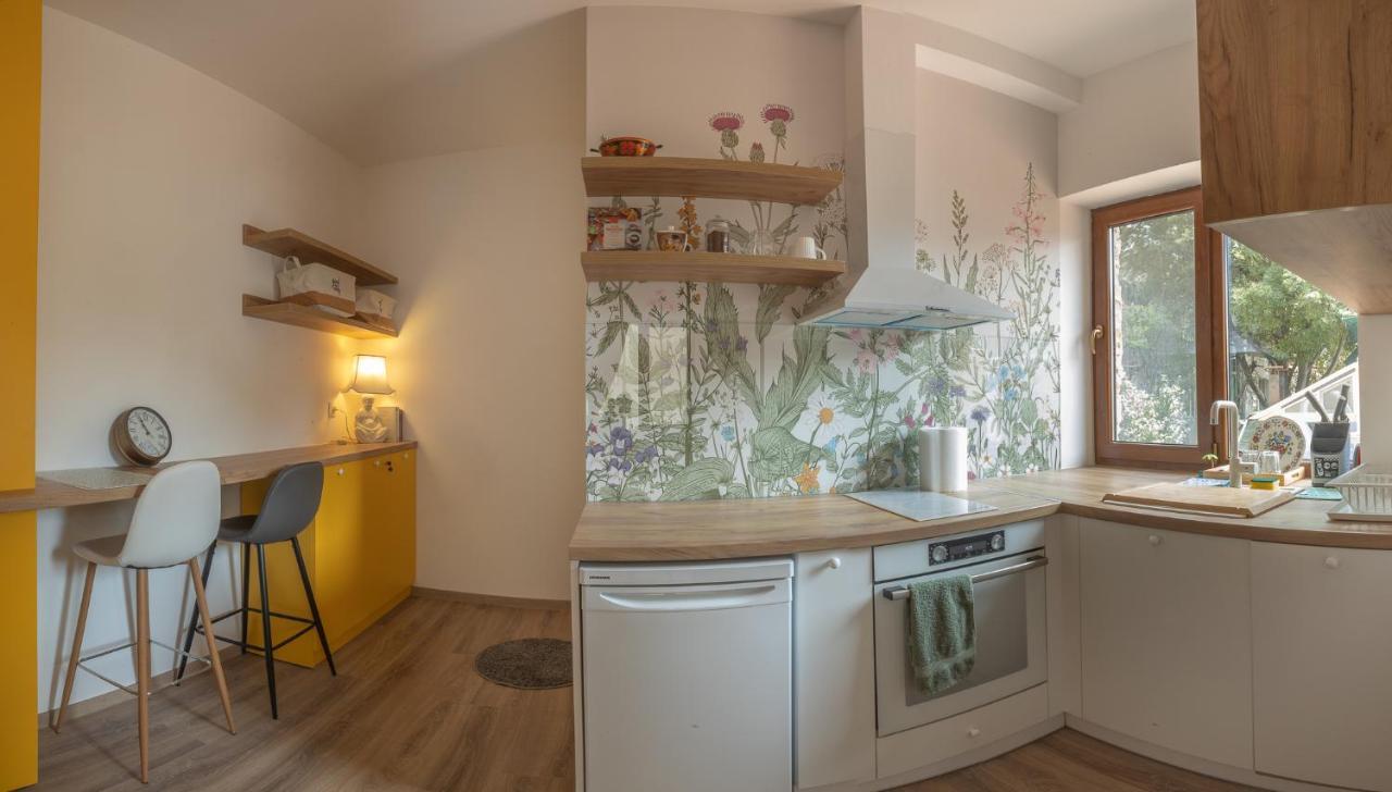Linden House - A Lovely Apartment In Central 바르나 외부 사진