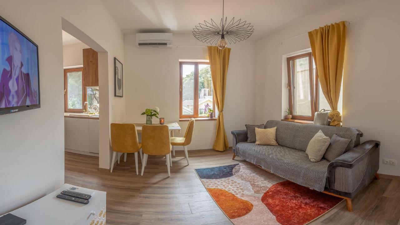 Linden House - A Lovely Apartment In Central 바르나 외부 사진